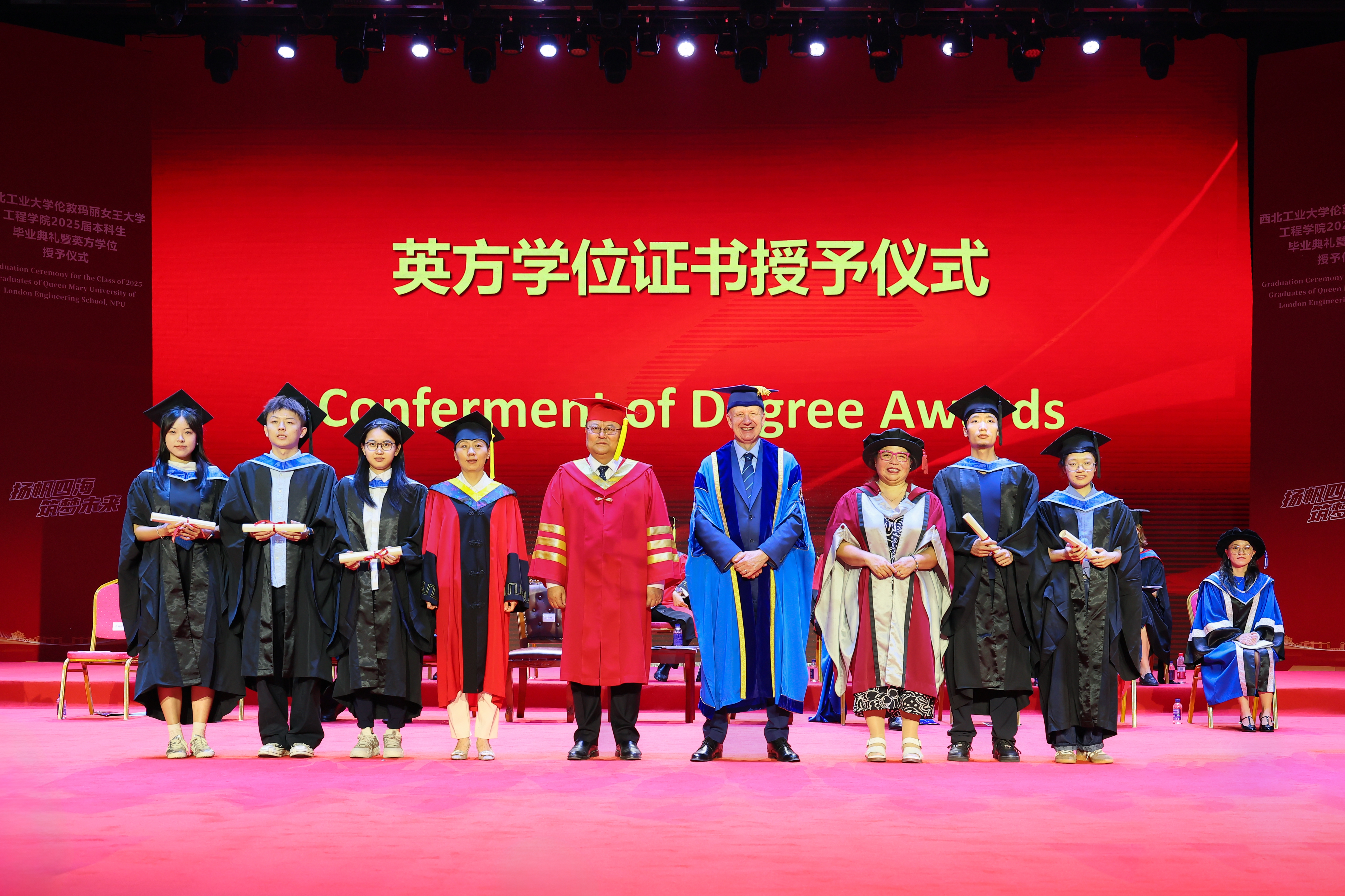 颁发学位证书、拨穗 (3).JPG 颁发学位证书、拨穗 (3).JPG