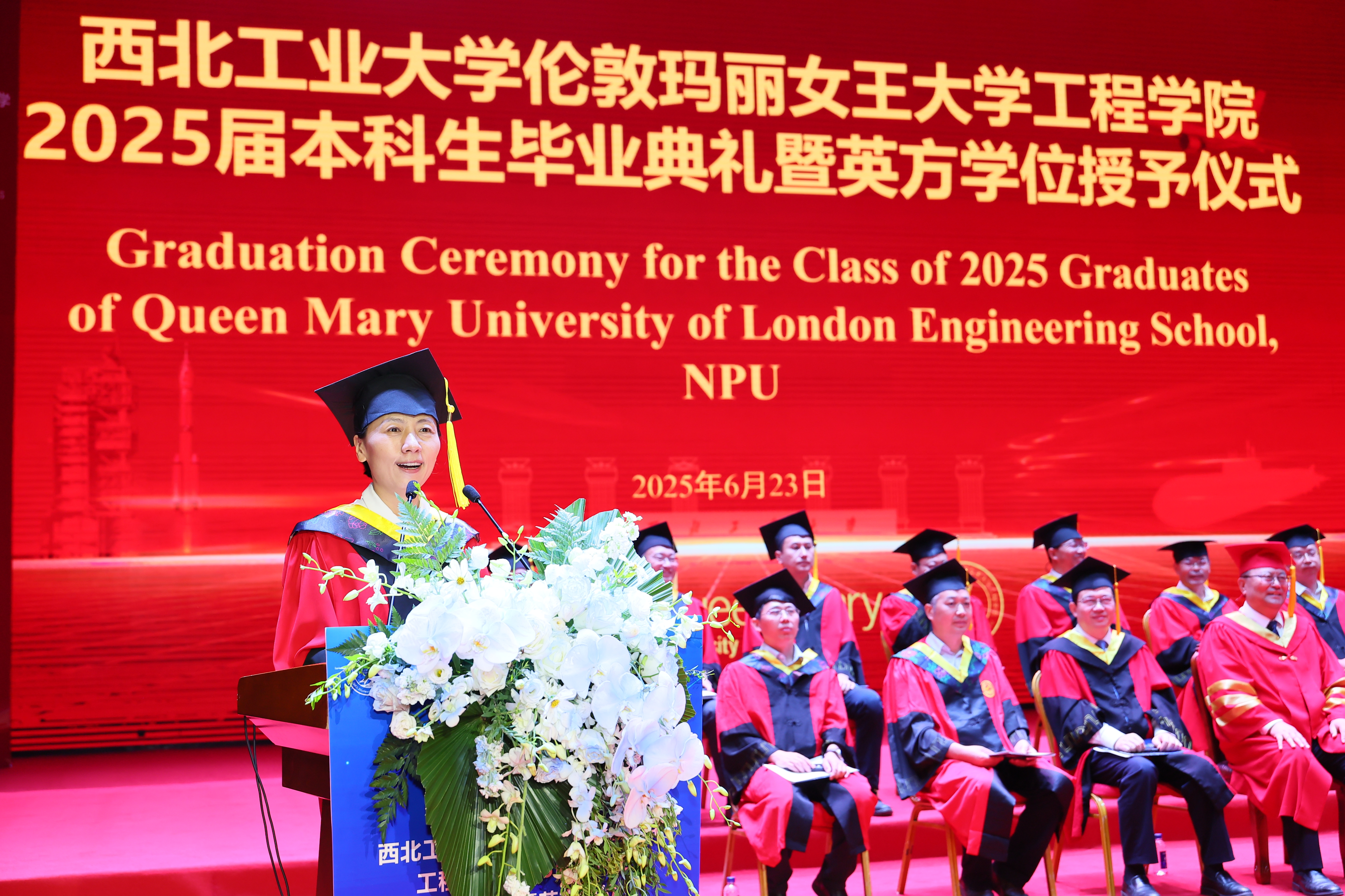 玛丽女王大学工程学院院长 范晓丽主持毕业典礼 (2).JPG 玛丽女王大学工程学院院长 范晓丽主持毕业典礼 (2).JPG