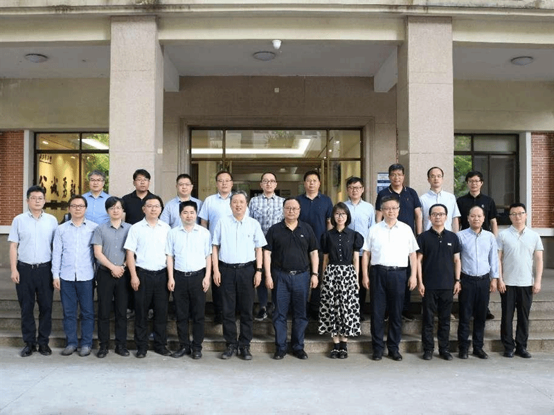 图5-2:2024年,宋保维校长与青年教师代表座谈.png undefined