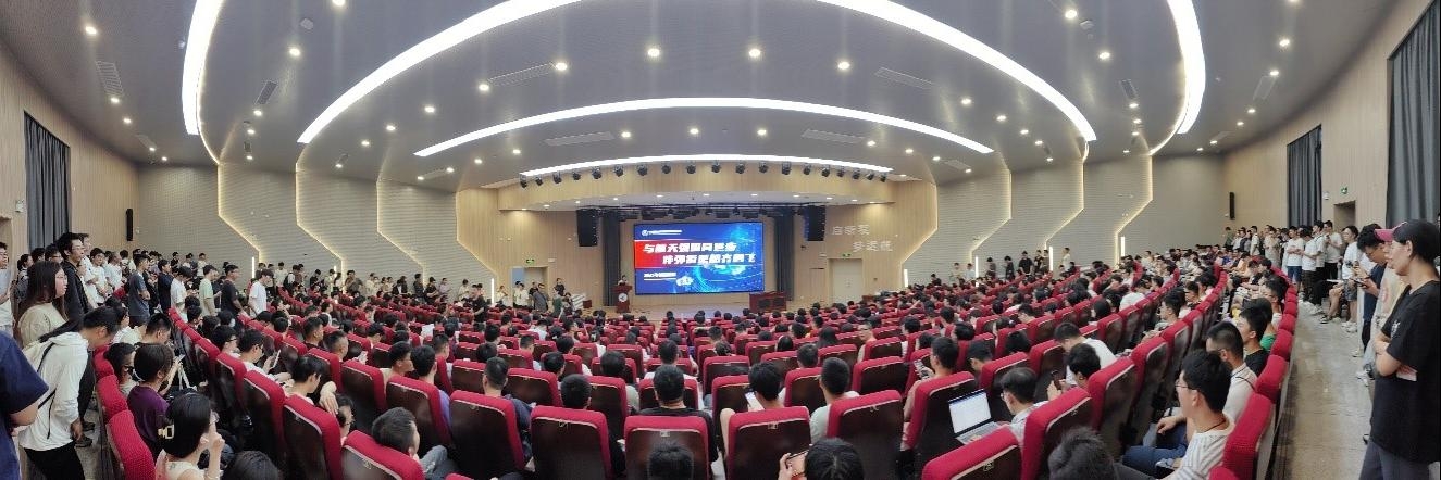 招聘会1.jpg 招聘会1.jpg