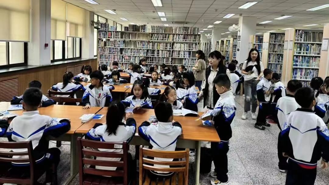 附小参观.jpg 附小参观.jpg