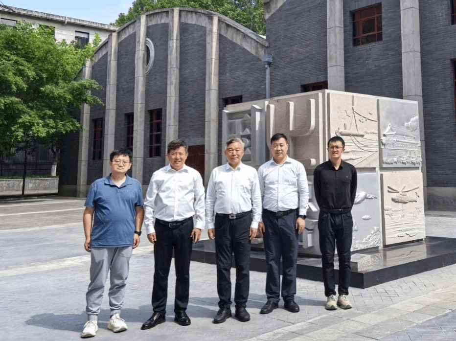 参观科技馆.png